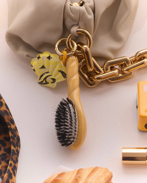 N.02 La Micro Brosse Démêlante & Soin l'Indispensable Jaune Safran - Image 2