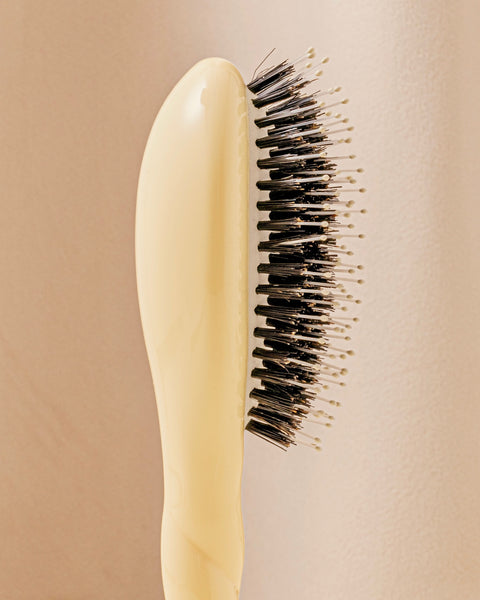 N.03 The Small Gentle Scalp Care HairBrush The Essential Softness Ivory Cair  - Image 3