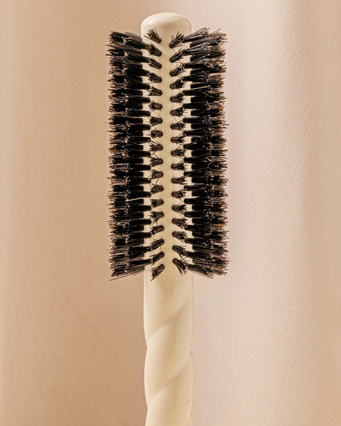 N.05 The Round Blowout HairBrush Volume & Style Creamy White - Image 1