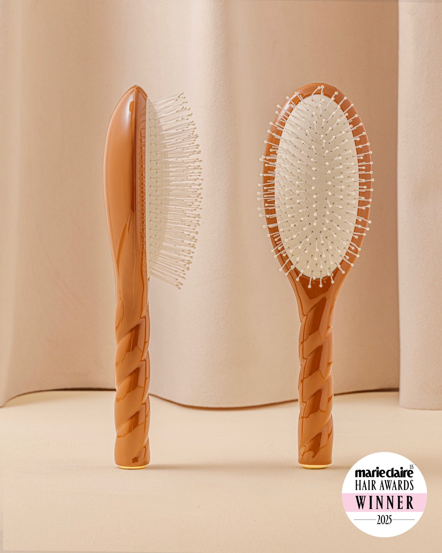 N.04 The Massaging Detangling Hair Brush The Miracle Terracotta