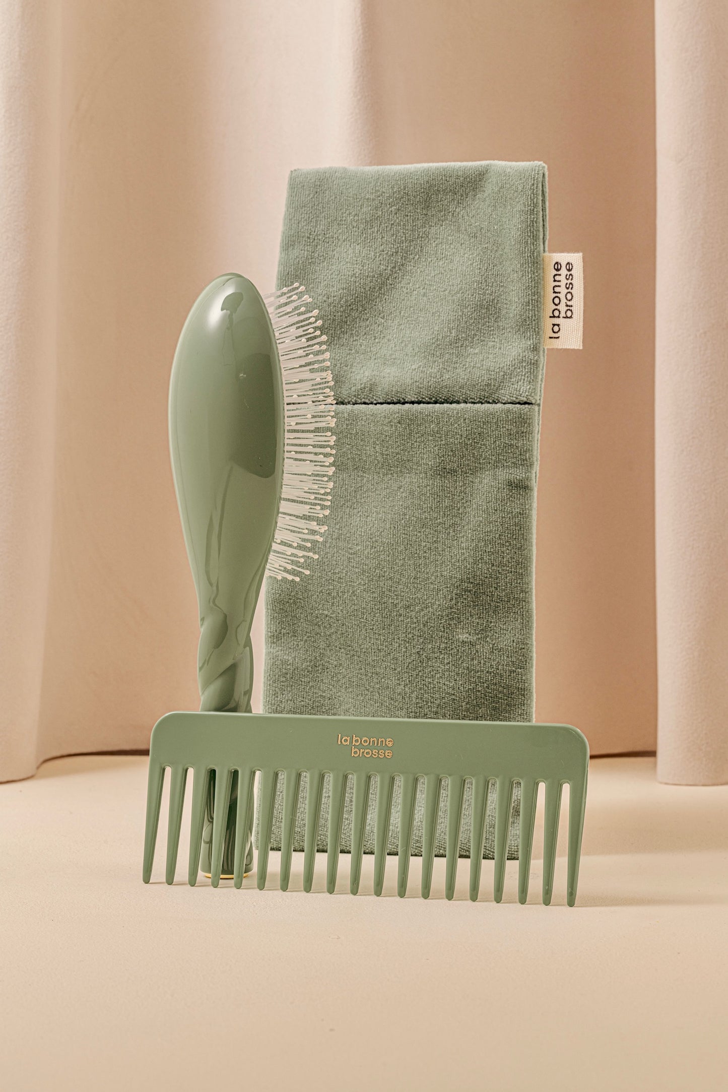The Almond Green Bonne Brosse Trio