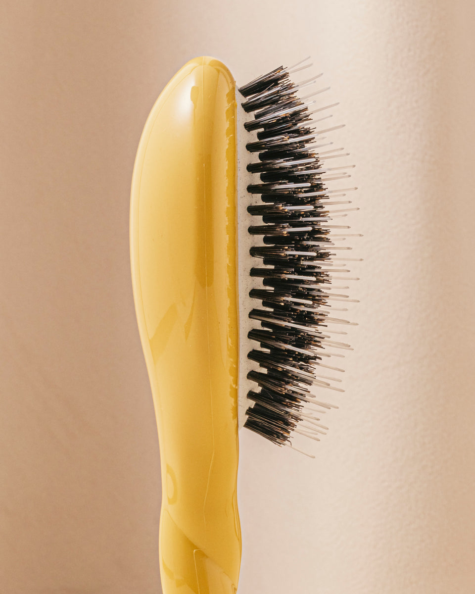N.02 The Small Care & Detangling HairBrush The Essential Saffron Yellow