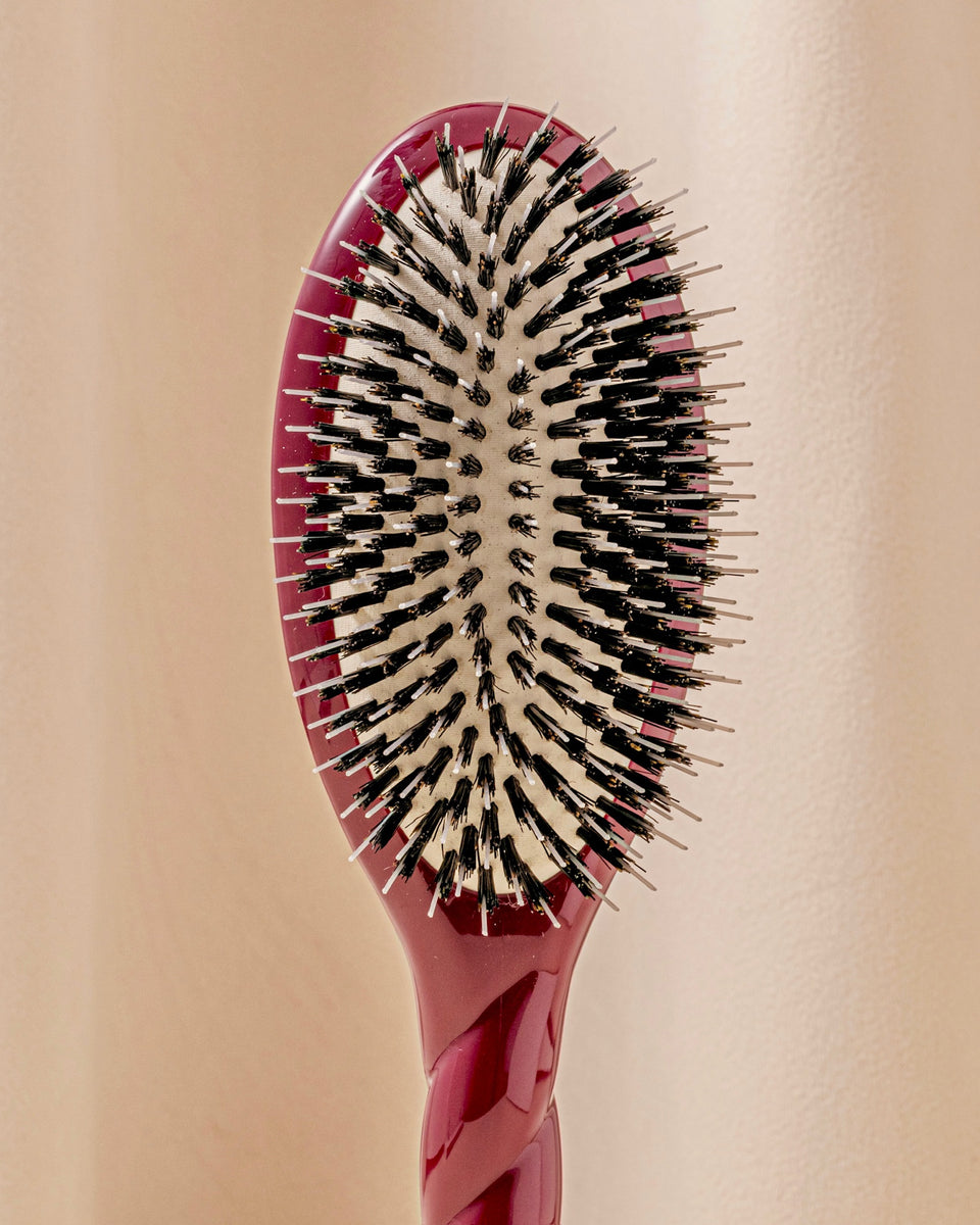 Trio: La Bonne Brosse, il suo Pettine e la sua Pochette Rosso Ciliegia