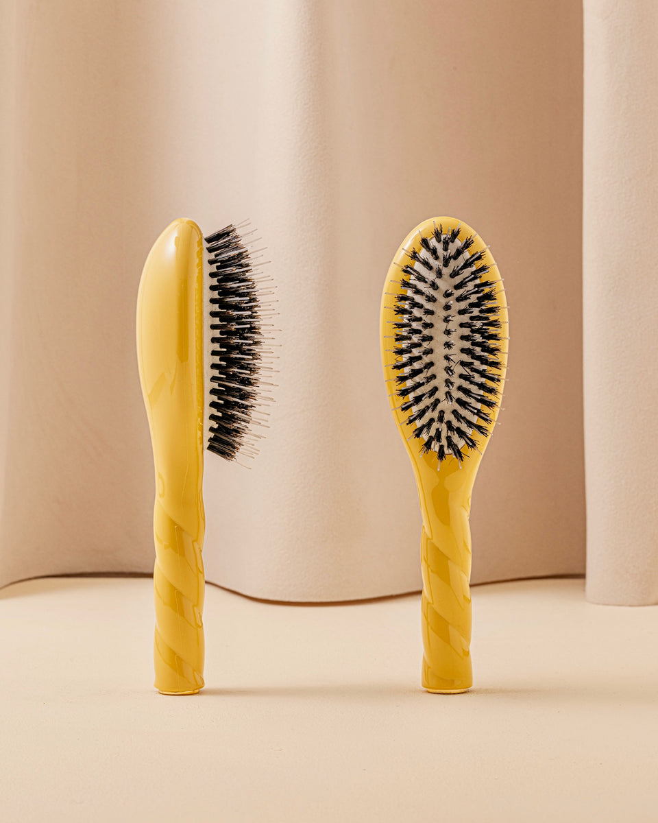 N.02 The Small Care & Detangling HairBrush The Essential Saffron Yellow