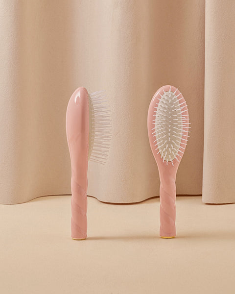 N.07 The Small Detangling and Stimulating Brush The Intense Powder Pink - Image 1