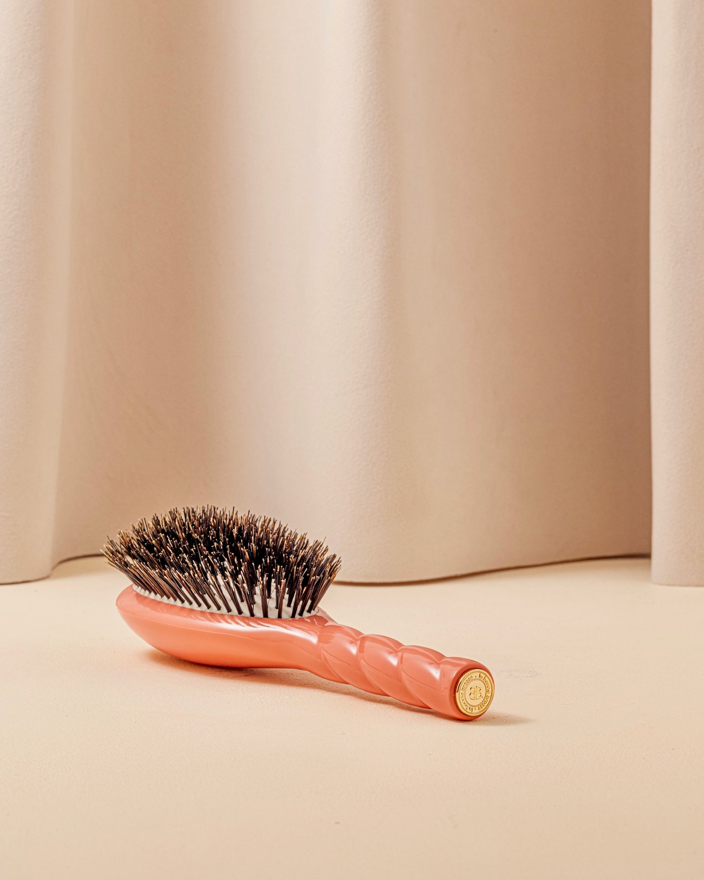 N.01 The Shine & Care HairBrush The Universal Coral