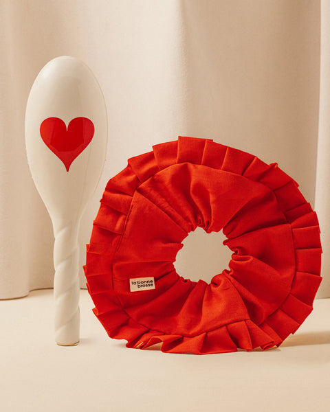 Duo: La Bonne Brosse and its Limited Edition Queen of Hearts Large Scrunchie - Image 1