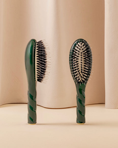 N.02 The Small Care & Detangling The Essential Brush Emerald Green - Image 1