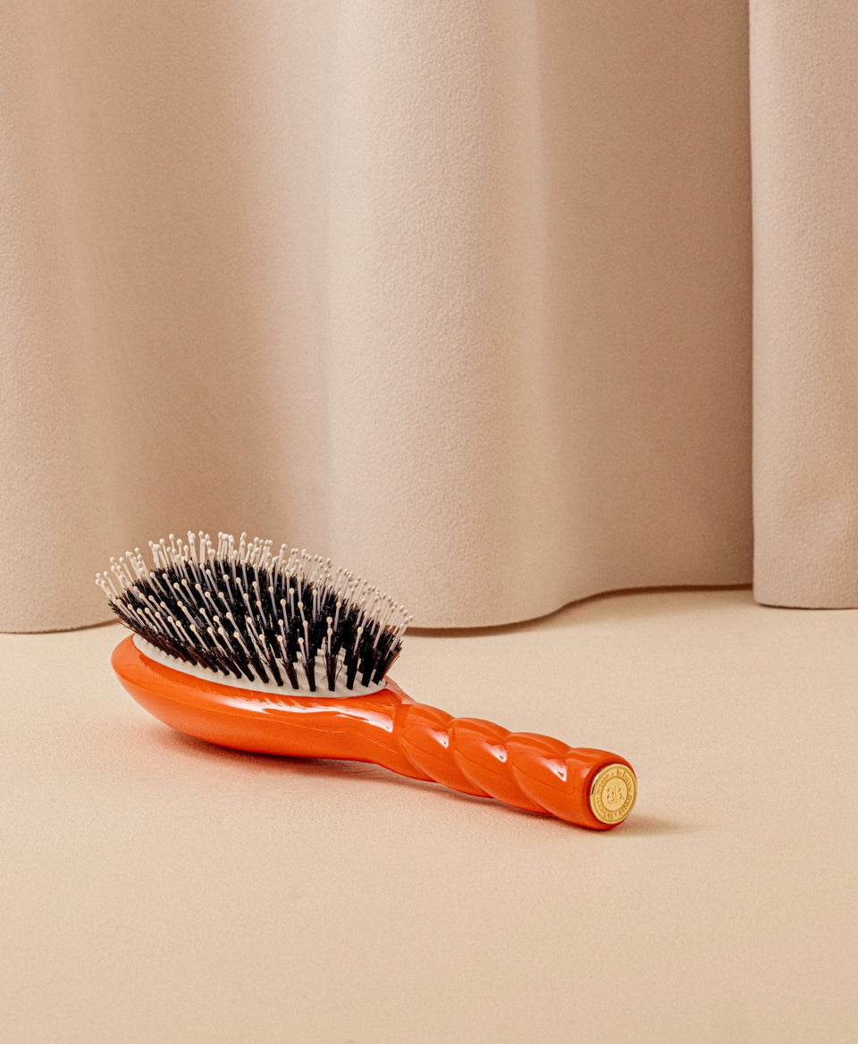 Limited Edition N.03 The Sensitive Scalp Brush the Essential Softness Orange Seventies