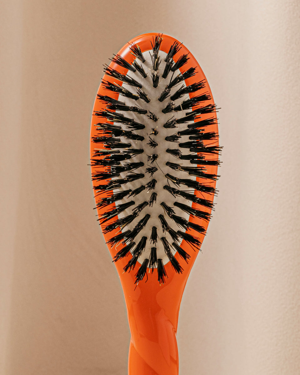 Limited Edition N.01 The Small Shine & Care Brush l'Universelle Orange Seventies