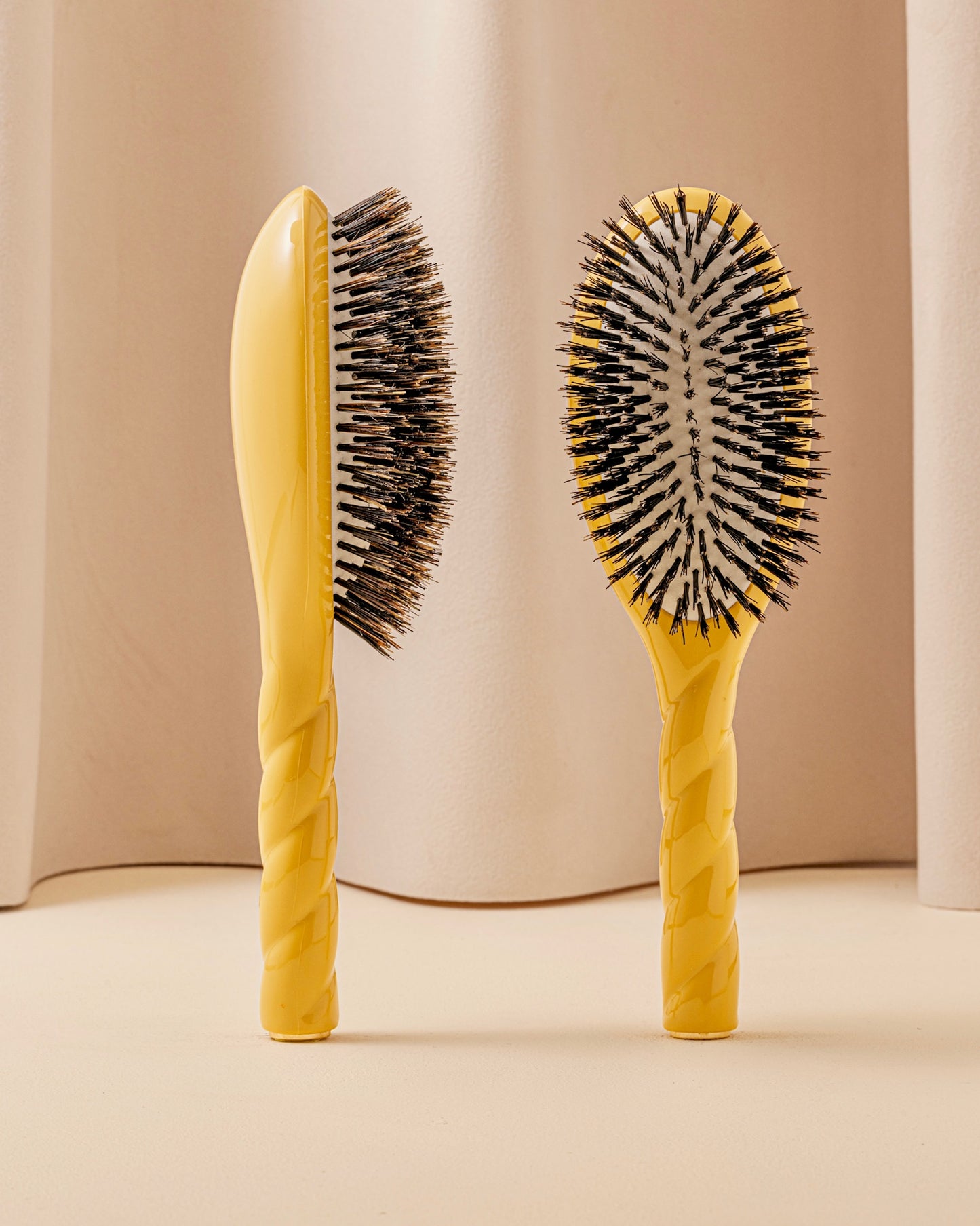 N.01 The Shine & Care Hair Brush THE UNIVERSAL Saffron Yellow