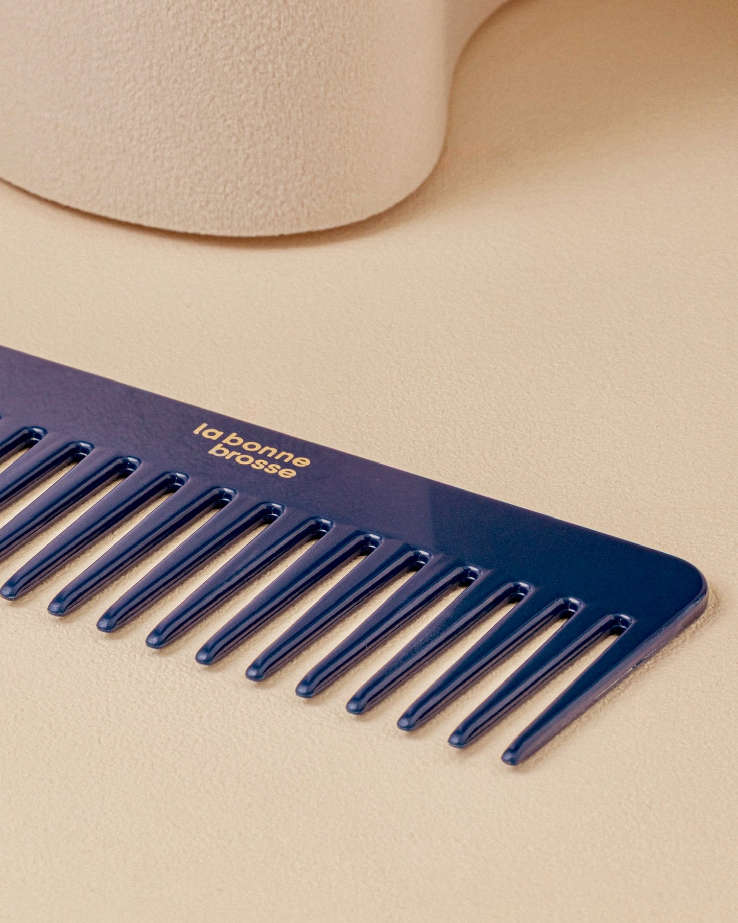 The Large Detangling Comb in Acetate Blueberry