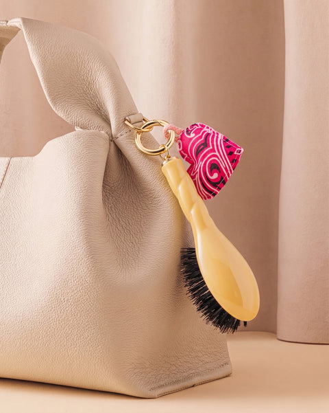 Call It By Your Name x La Bonne Brosse Duo : Micro Brosse N.01 Jaune Safran et son Charm - Image 3