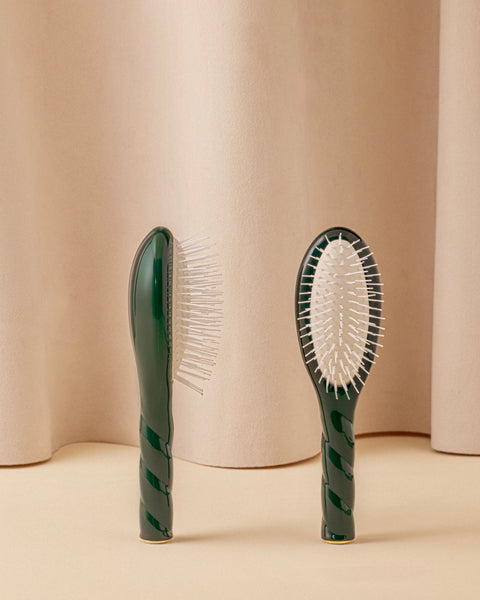 N.07 La Petite Brosse Démêlante & Stimulante l'Intense Vert Emeraude - Image 1