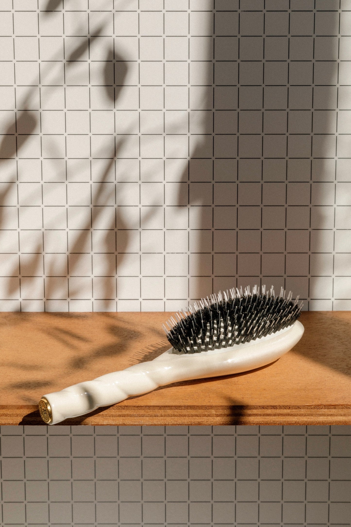 N.02 Die Essential White Cream Entwirrungs- und Pflegebürste