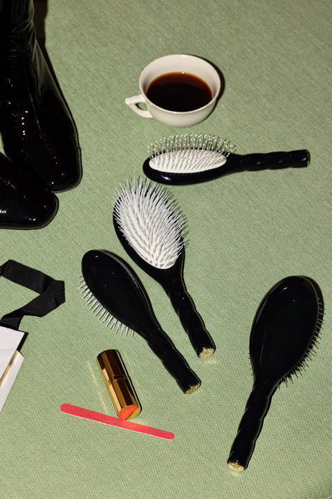 Black Édition N.04 La Petite Brosse Démêlante & Massante La Miracle - Image 2