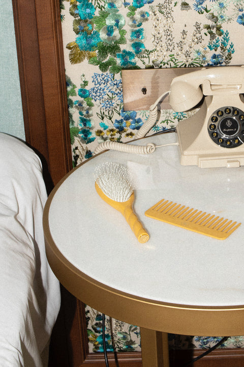 Trio: La Bonne Brosse, il suo Pettine e la sua Pochette Giallo Zafferano - Image 2