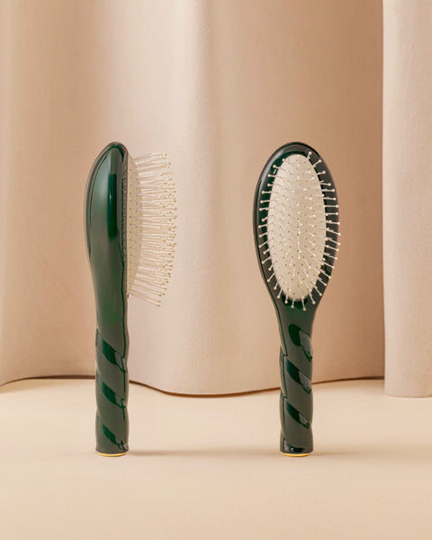N.04 The Small Miracle: Detangling & Vegan Brush Emerald Green - Image 1