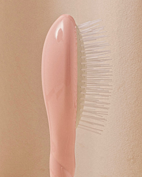 N.07 The Small Detangling and Stimulating Brush The Intense Powder Pink - Image 3