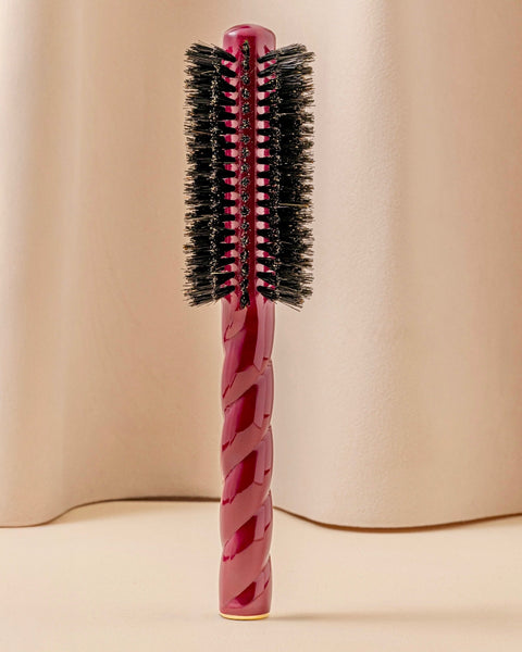 N.05 The Round Blowout HairBrush Volume & Style Cherry Red - Image 3