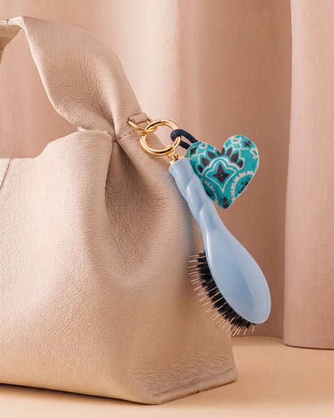 Call It By Your Name x La Bonne Brosse Duo : Micro Brosse N.02 Bleu Ciel et son Charm - Image 1