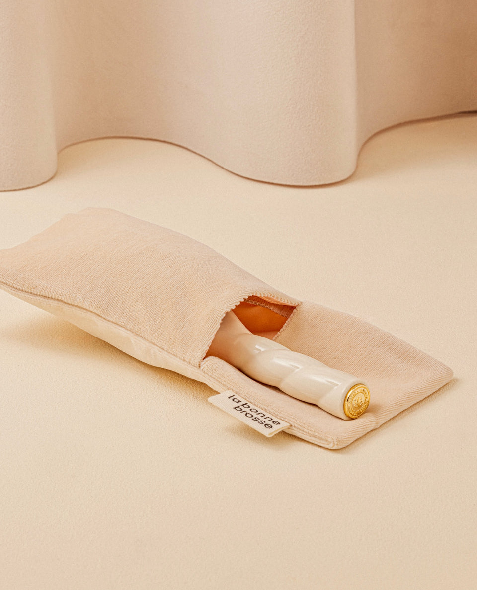 N.02 The Small Care & Detangling HairBrush The Essential Creamy White