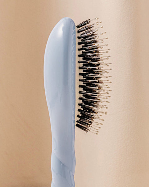 N.03 Die Kleine Unverzichtbare Sanftheit Bürste Himmelblau - Image 3