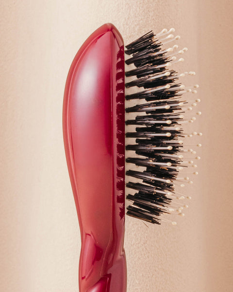 N.03 La Micro Brosse Cuir Chevelu Sensible l'Indispensable Douceur Rouge Cerise - Image 3