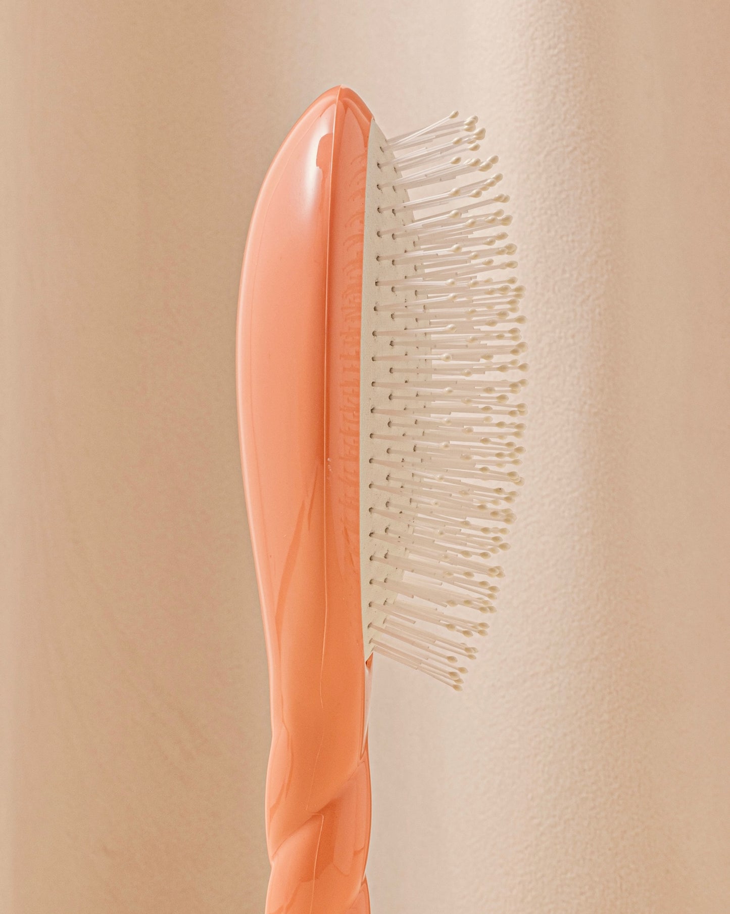 N.04 The Massaging Detangling Hair Brush THE MIRACLE Coral