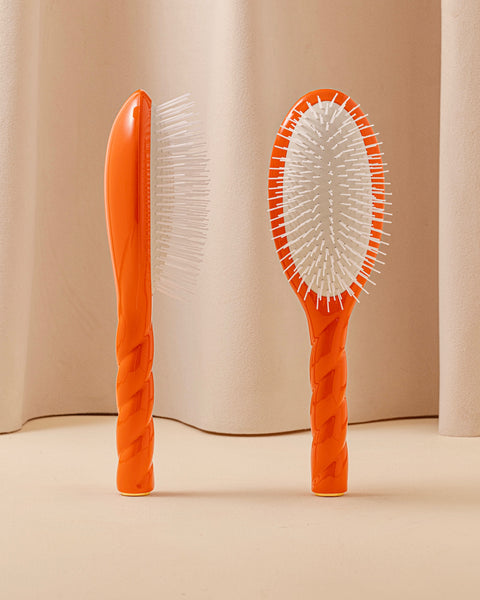 Limited Edition N.07 The Detangling & Stimulating Brush Intense Orange Seventies - Image 1
