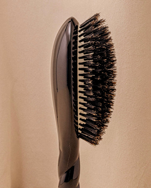 Black Edition N.01 El Cepillo de Brillo y Cuidado La Universal
- Image 3