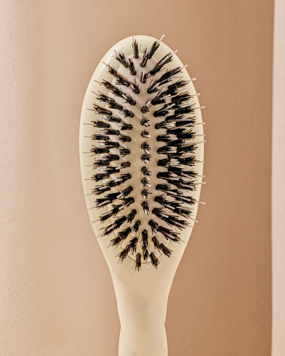 N.02 The Small Care & Detangling HairBrush The Essential Creamy White