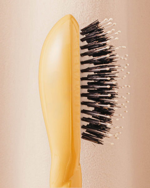 N.03 La Micro Brosse Cuir Chevelu Sensible l'Indispensable Douceur Jaune Safran - Image 3