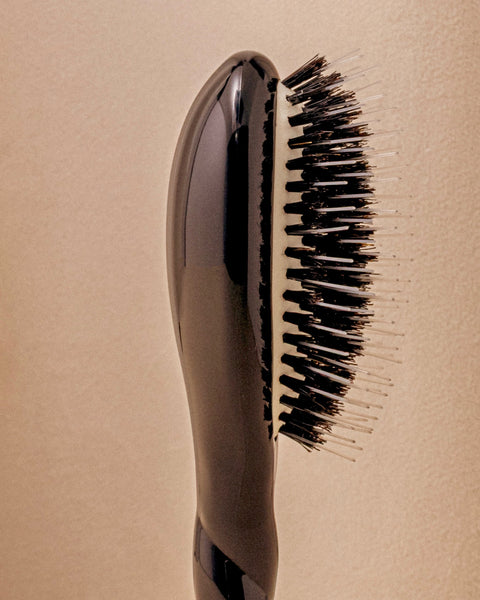 Black Edition N.02 El Pequeño Cepillo Desenredante y de Cuidado El Indispensable - Image 3