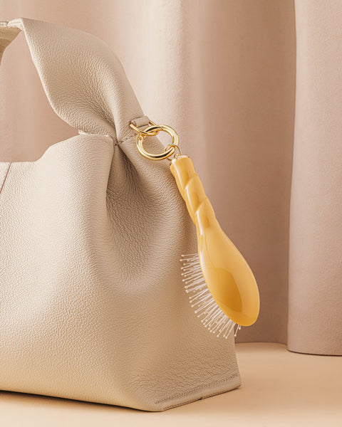 N.04 La Micro Brosse Démêlante & Massante La Miracle Jaune Safran - Image 1
