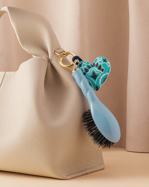Call It By Your Name x La Bonne Brosse Duo : Micro Brosse N.01 Bleu Ciel et son Charm - Image 1