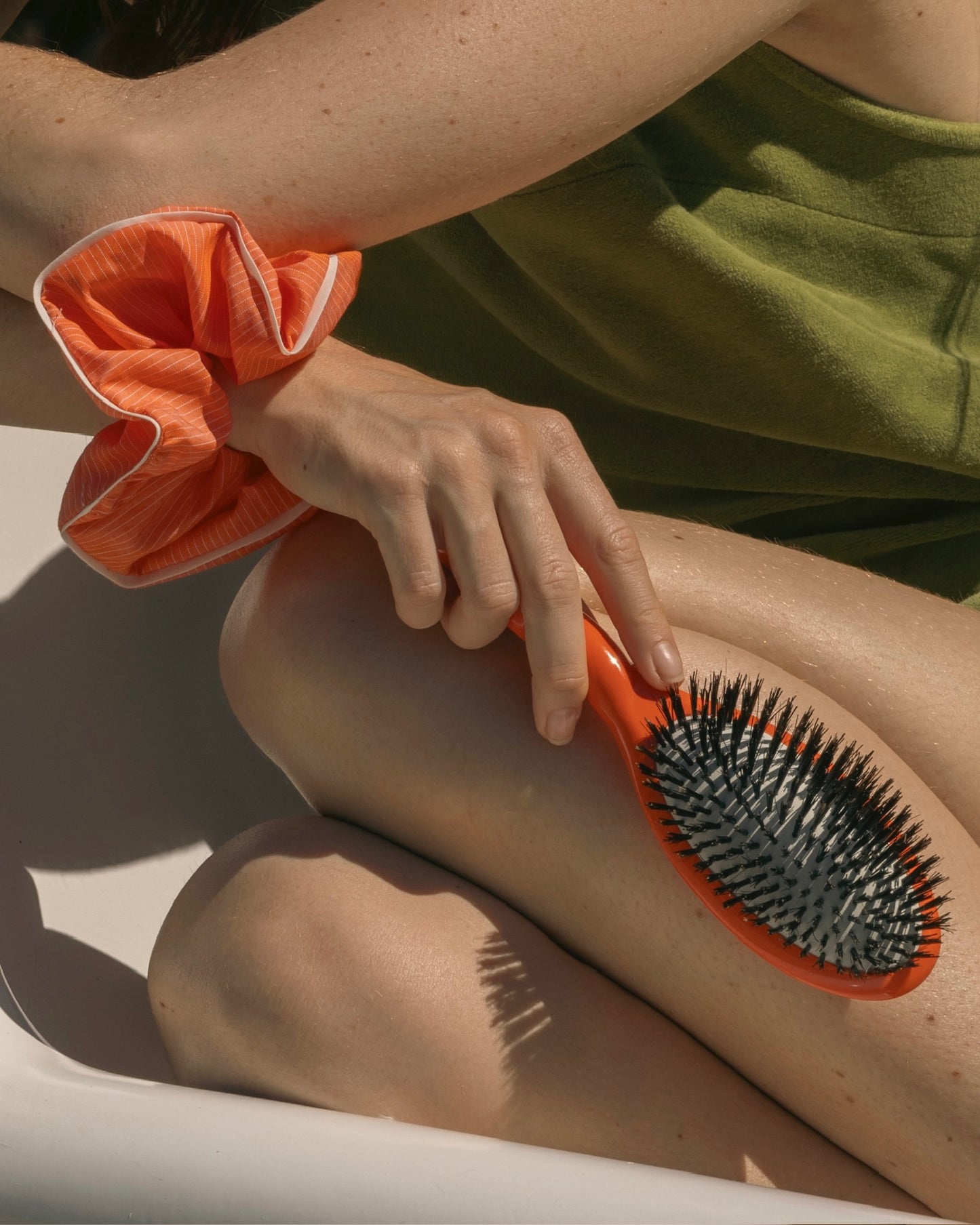 Limited Edition N.01 The Universal Shine Care Brush Orange Seventies