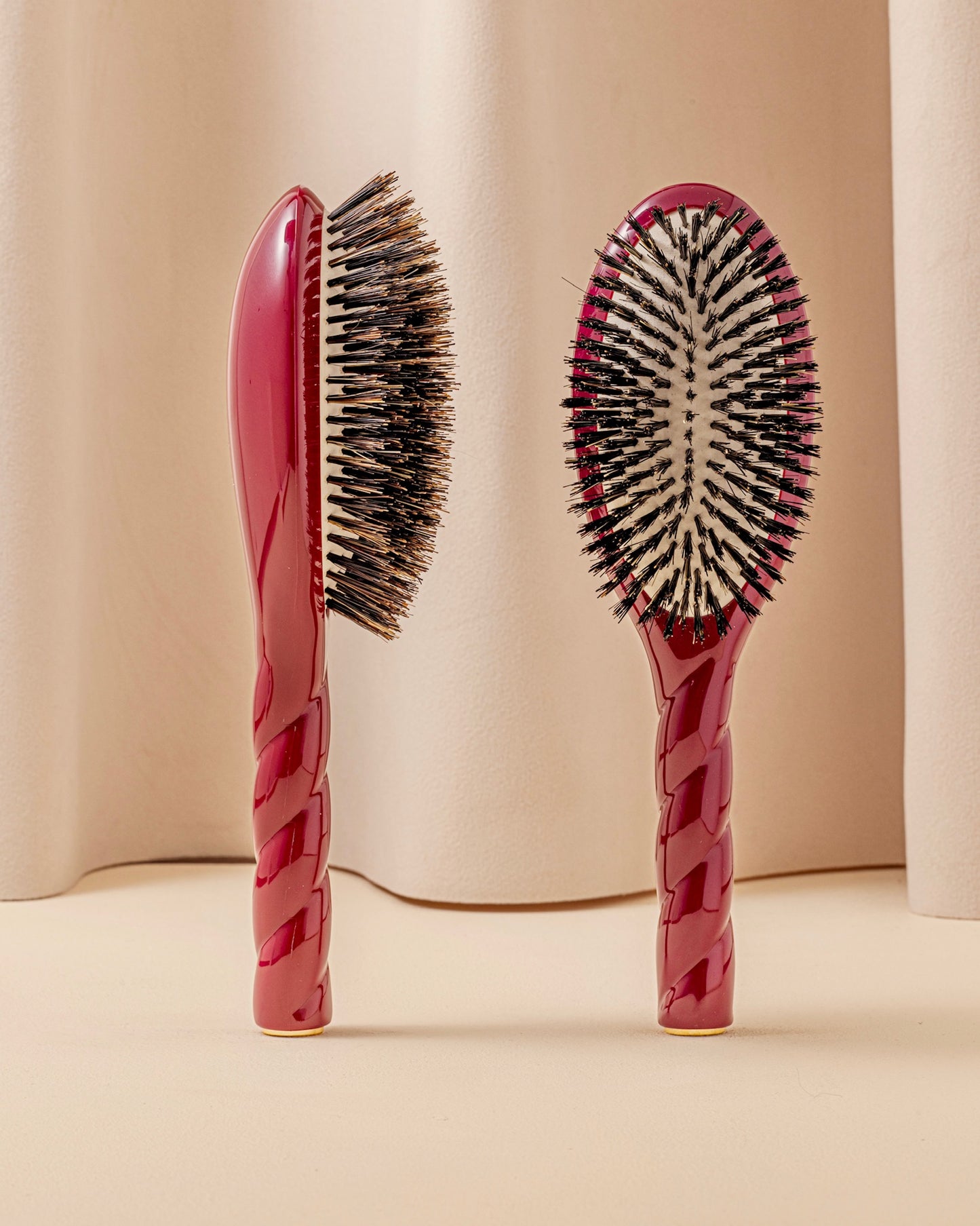 N.01 The Shine & Care Hair Brush THE UNIVERSAL Cherry Red