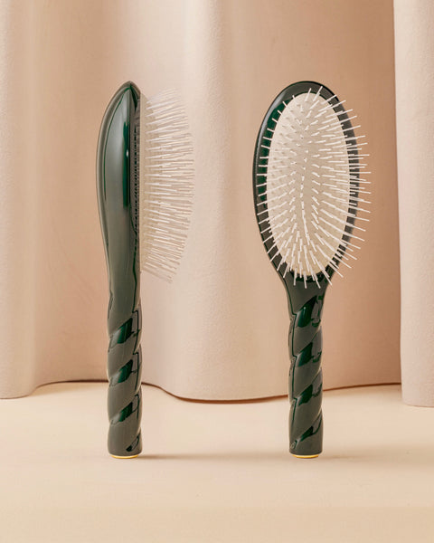 N.07 The Intense Detangling and Stimulating Brush Emerald Green - Image 1