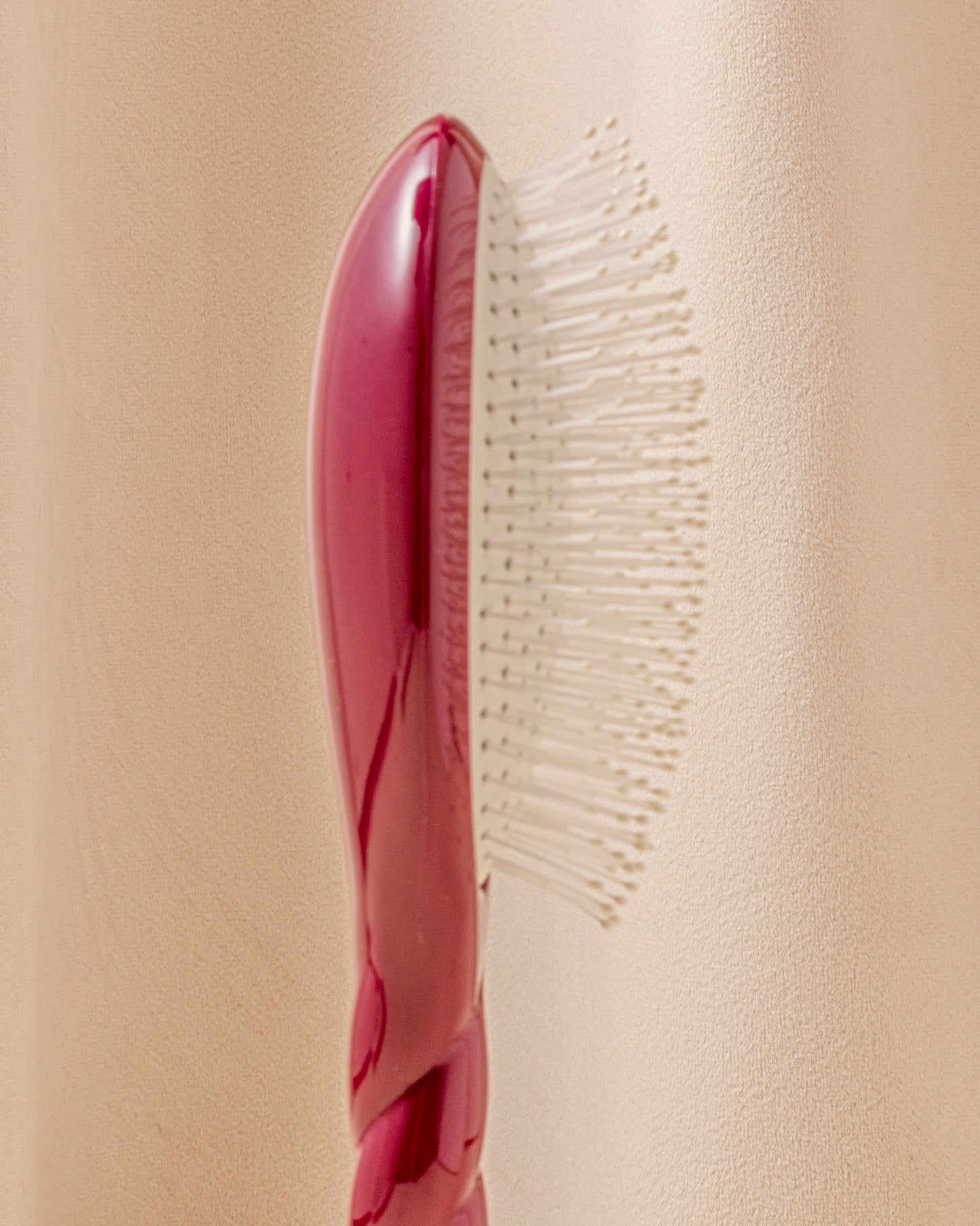 N.04 The Massaging Detangling Hair Brush THE MIRACLE Cherry Red