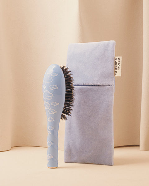Duo : La Petite Brosse et sa Pochette Édition limitée Nuage - Image 1