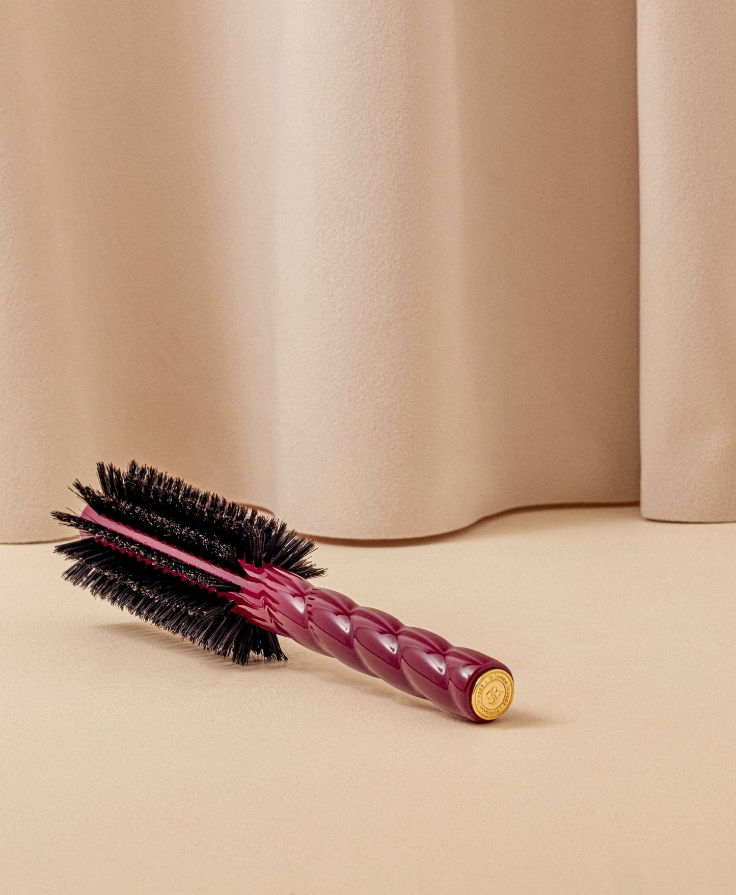 N.05 The Round Blowout HairBrush Volume & Style Cherry Red