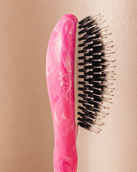 Roseanna x La Bonne Brosse N.03 The Small Sensitive Scalp Hairbrush The Gentle Essential Pink Tie & Dye - Image 3