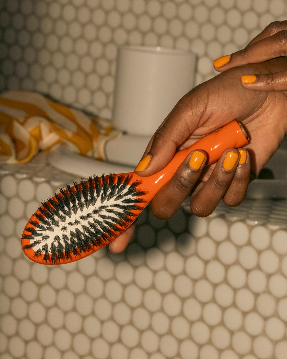Limited Edition N.01 The Small Shine & Care Brush l'Universelle Orange Seventies