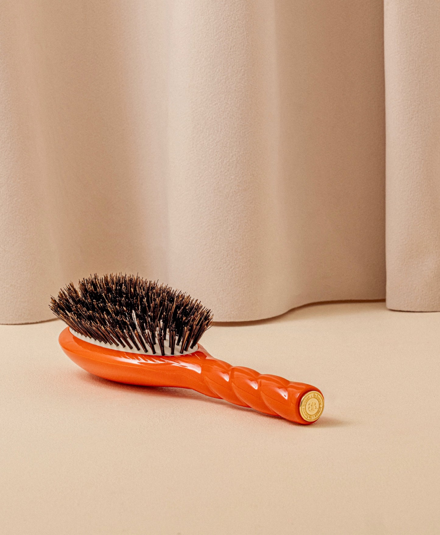 Limited Edition N.01 The Universal Shine Care Brush Orange Seventies