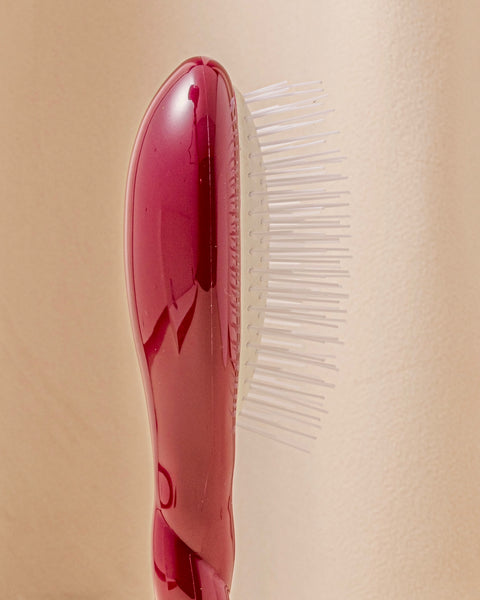 N.07 The Small Stimulating & Detangling HairBrush The Intense Cherry Red - Image 3