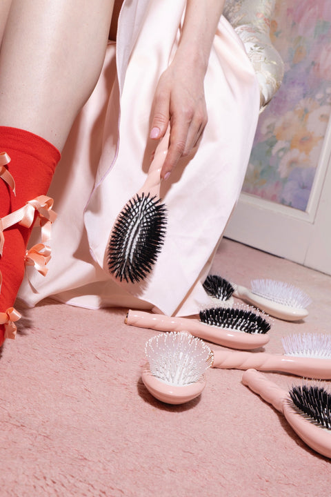 N.07 The Small Detangling and Stimulating Brush The Intense Powder Pink - Image 2