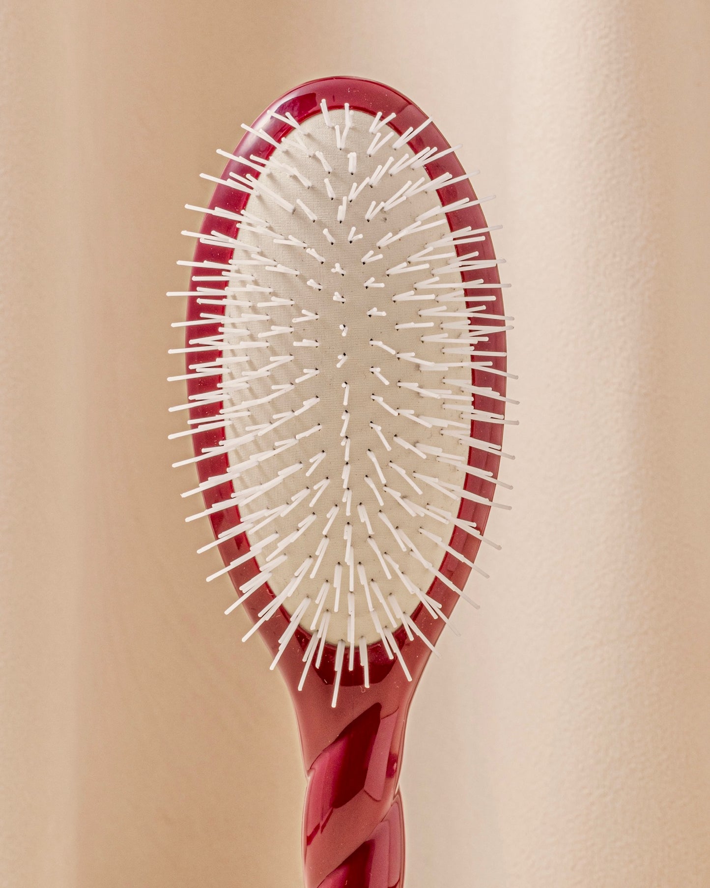 N.07 The Stimulating & Detangling Hair Brush THE INTENSE Cherry Red