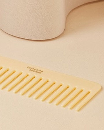 The Large Detangling Comb in Acetate Ivory Cair - Image 3