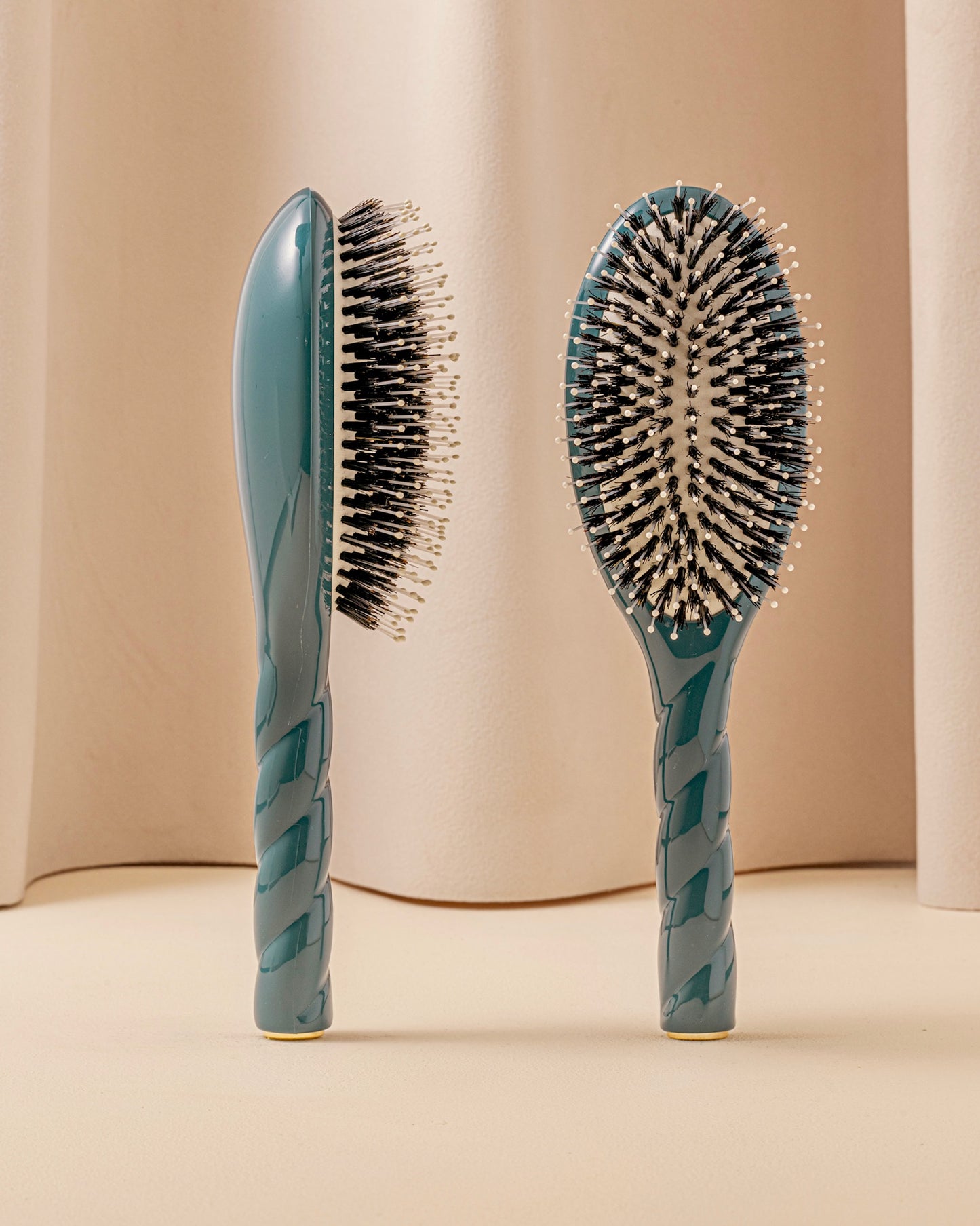N.03 The Gentle Scalp Care Hairbrush The Essential Softness Blue
